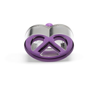 Pretzel cookie cutter with pusher